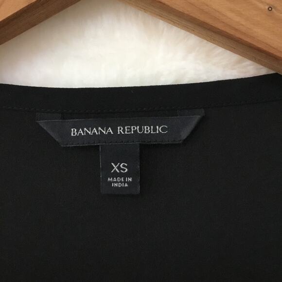 Banana Republic Black Checked Pattern Top - Picture 2 of 10